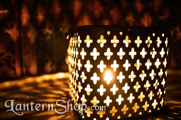 Golden quatrefoils basket lantern