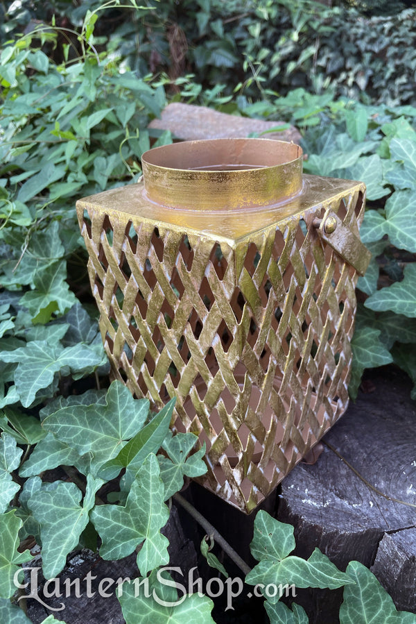 Golden diamonds basket lantern